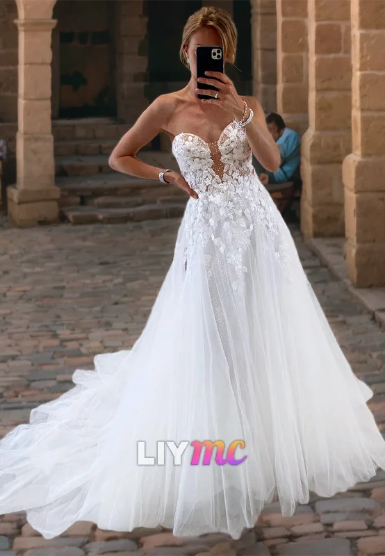 Sweetheart Sleeveless Appliques Tulle Ball Gown Wedding Dress